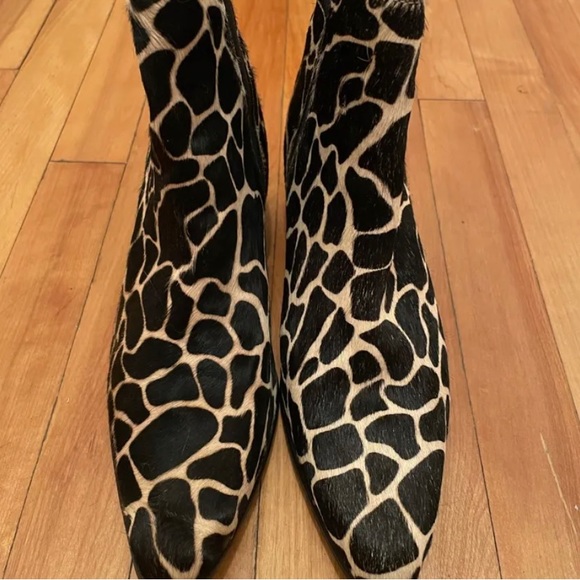 NWOT Chelsea boots UO - Picture 2 of 3